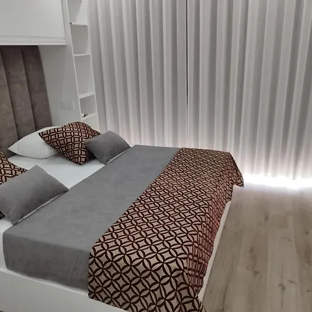 Sequeira Arantes Casa 2 特拉什杜博鲁